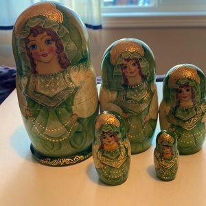 Nesting dolls made in Russia. 5 pieces